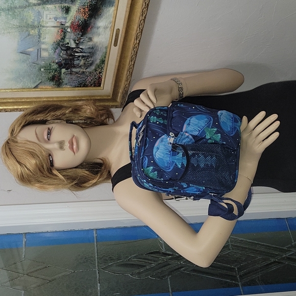 Jellyfish Navy blue & light blue 💙 water bottle crossbody bag. - Picture 9 of 11